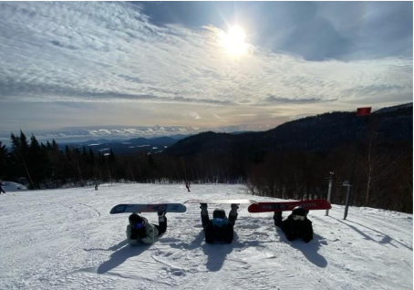 Snowing boarding with friends